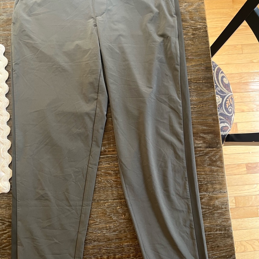 Athleta Brooklyn style athletic pants, lightweight, size 4, like new condition